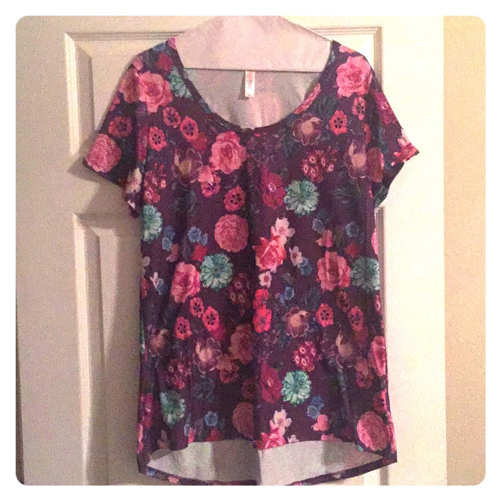 Large Lularoe Classic T